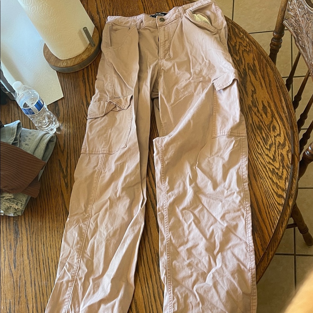Hollister women’s Light Pink Cargo Pants